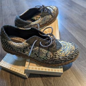 Born Sneakers in Colorful Floral Tweed